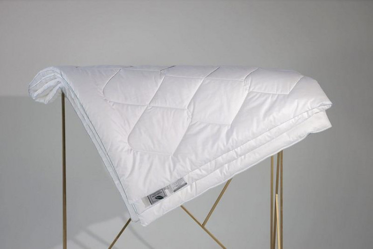 Одеяло стеганое из силиконизированного волокна FLAUM HOME COUNTRY 150х200 всесезонное