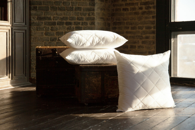 Подушка стеганая GERMAN GRASS 95C GRASS 68х68 упругая