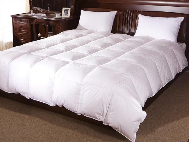 Одеяло пуховое в сатине кассетное Легкие Сны ЛОРЕТТА 200х220 легкое