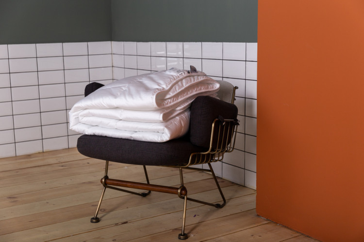 Одеяло стеганое GERMAN GRASS PREMIUM FAMILIE NON-ALERGENIC 200x200 всесезонное