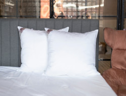 Подушка GERMAN GRASS LUXURY SILK GRASS 68х68 мягкая